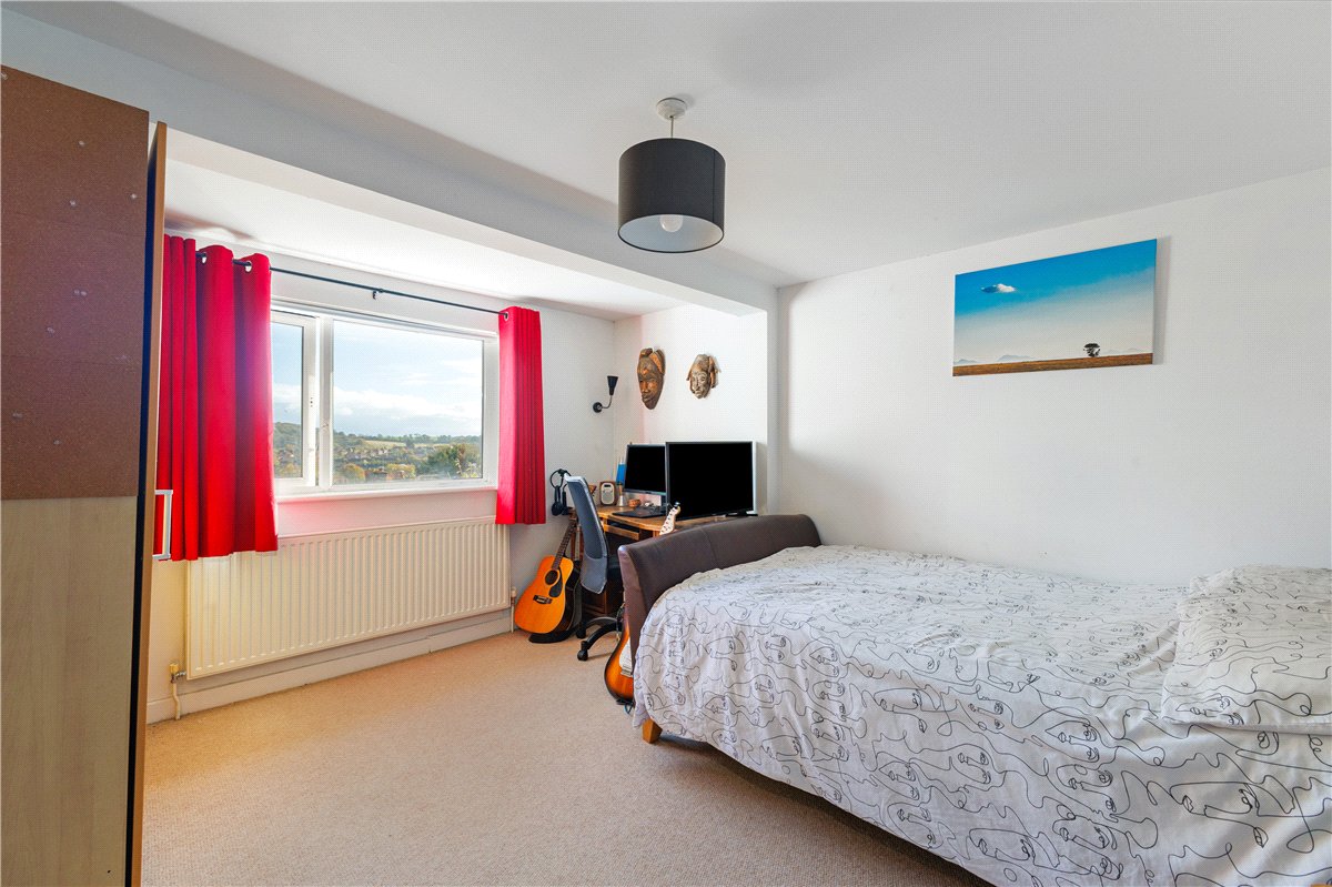 4 bedroom house, Pipers Piece, Herd Street SN8 - Available