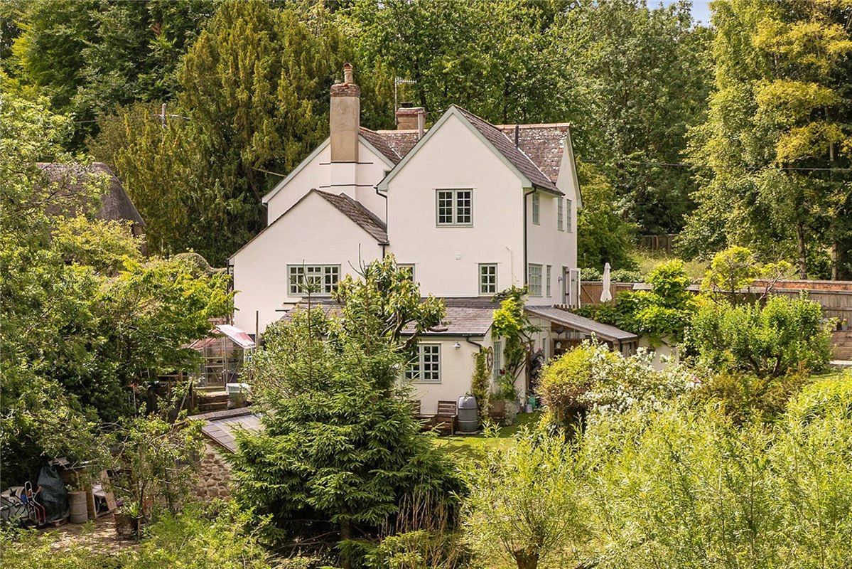 4 bedroom house, Church Walk, Bishopstone SN6 - Available