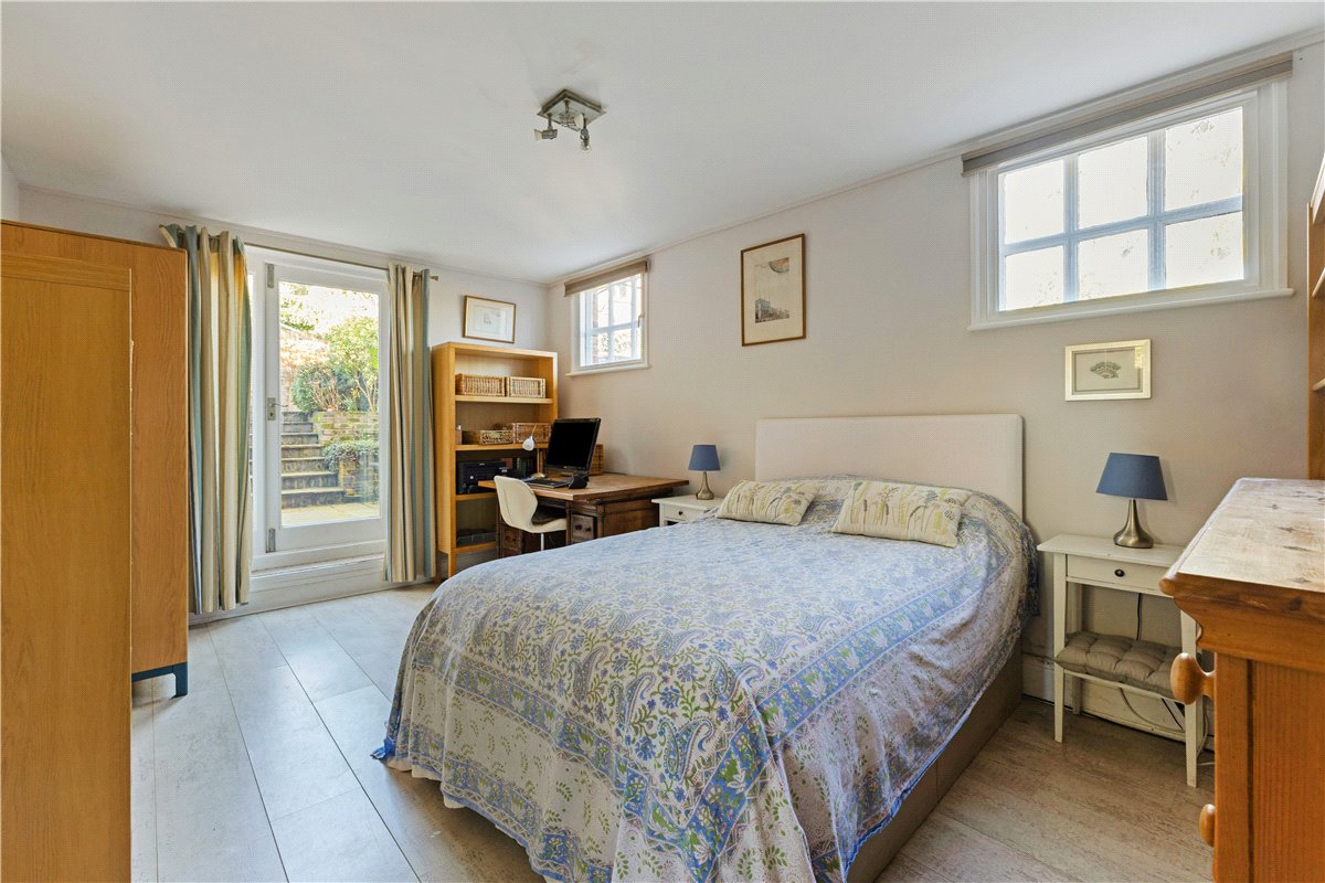 3 bedroom house, Neates Yard, Marlborough SN8 - Sold STC