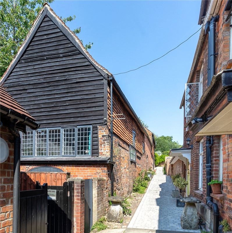 3 bedroom house, Neates Yard, Marlborough SN8 - Sold STC