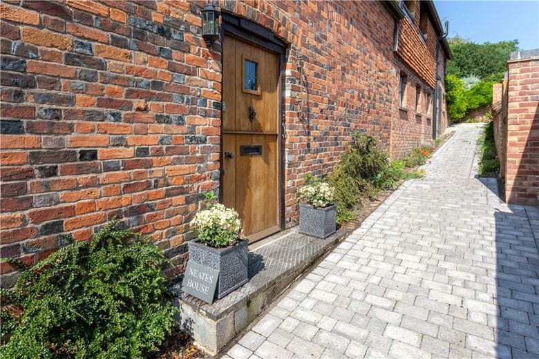 3 bedroom house, Neates Yard, Marlborough SN8 - Sold STC