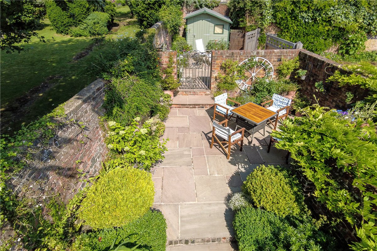 3 bedroom house, Neates Yard, Marlborough SN8 - Sold STC