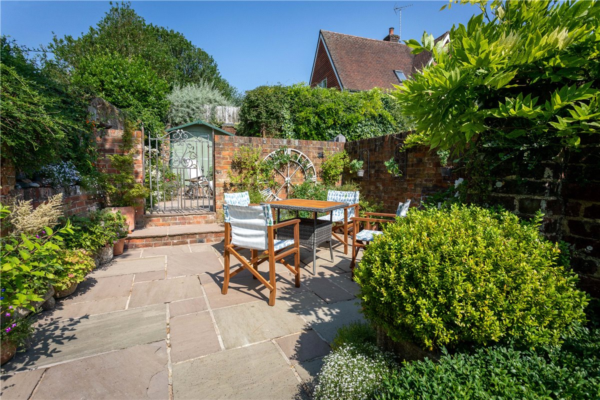 3 bedroom house, Neates Yard, Marlborough SN8 - Sold STC