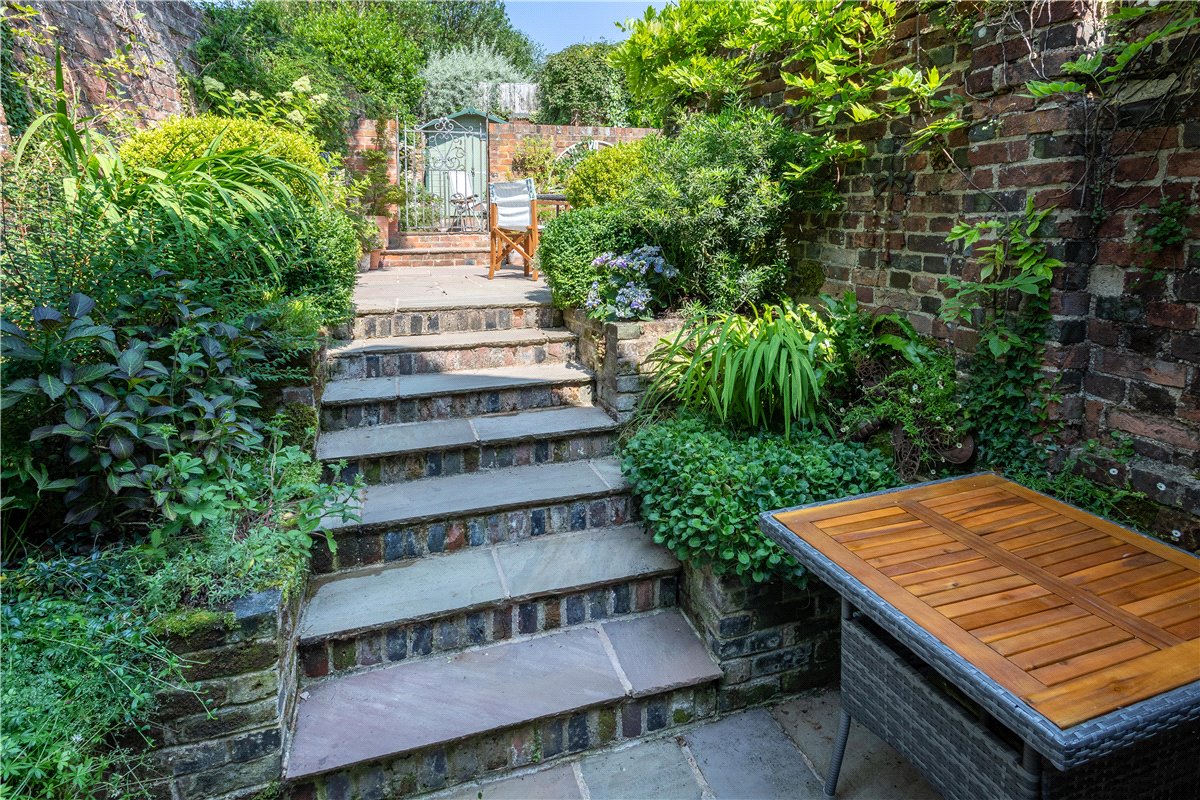 3 bedroom house, Neates Yard, Marlborough SN8 - Sold STC