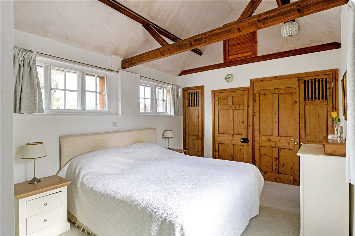 3 bedroom house, Neates Yard, Marlborough SN8 - Sold STC