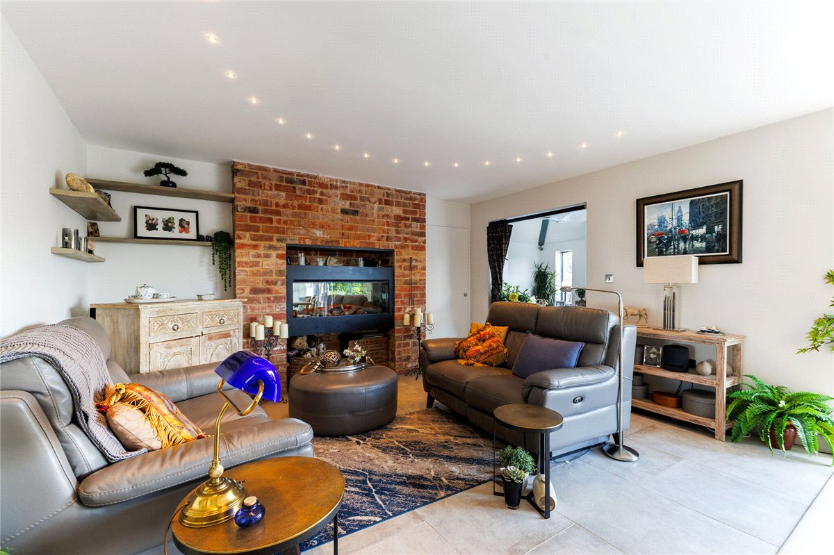 4 bedroom house, Honeystreet, Pewsey SN9 - Available