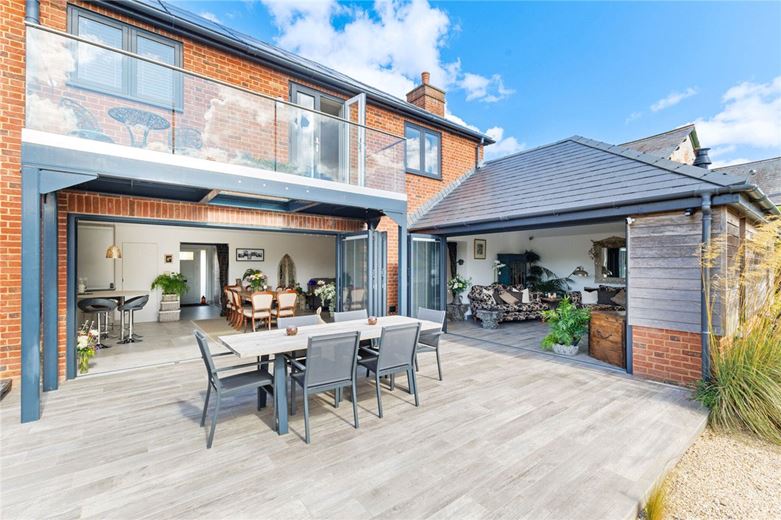 4 bedroom house, Honeystreet, Pewsey SN9 - Available