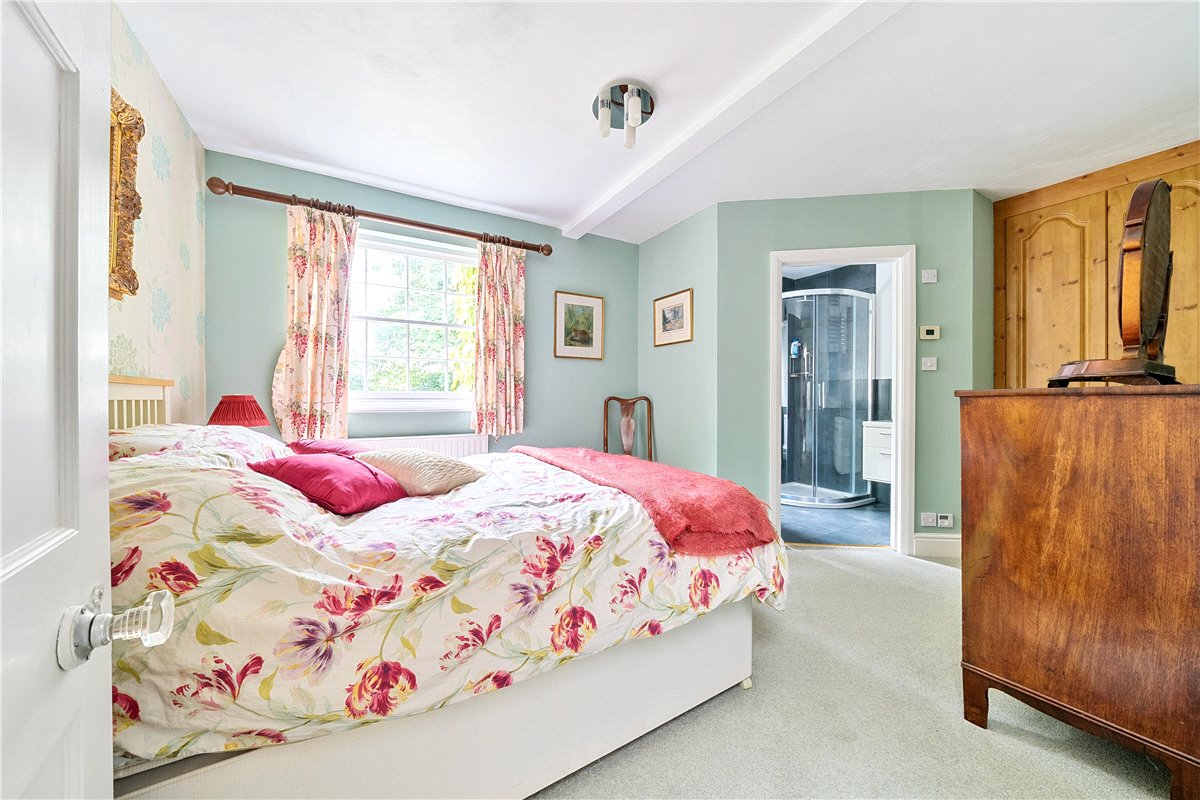 6 bedroom house, Westbrook, Bromham SN15 - Available