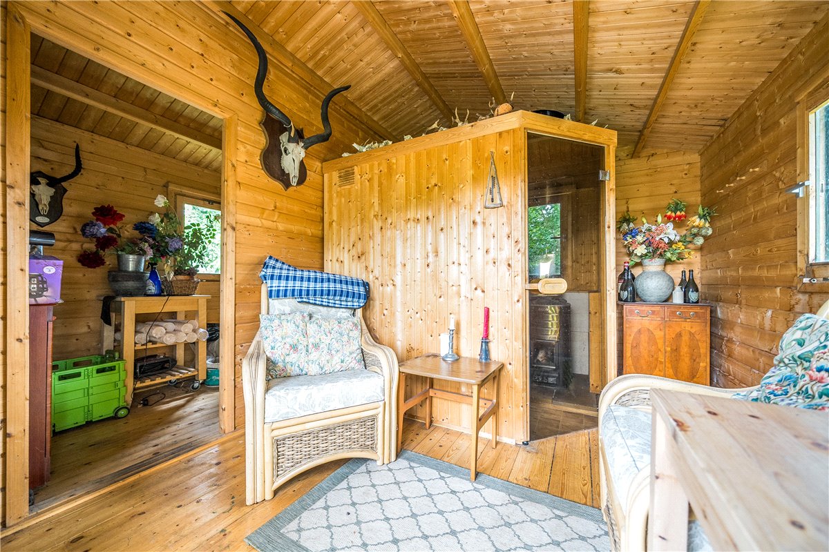 6 bedroom house, Westbrook, Bromham SN15 - Available