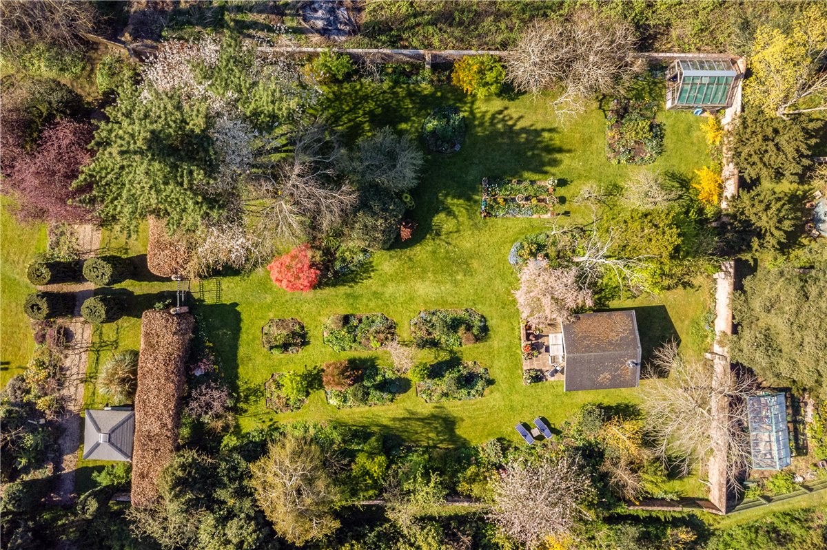 6 bedroom house, Westbrook, Bromham SN15 - Available