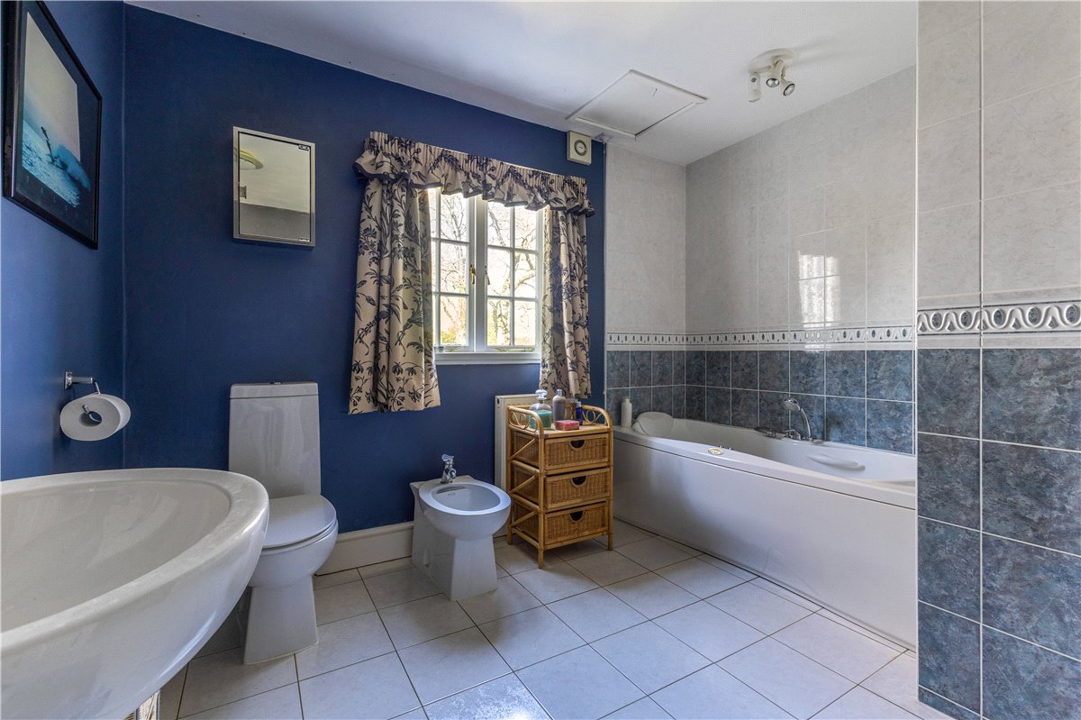 6 bedroom house, Westbrook, Bromham SN15 - Available