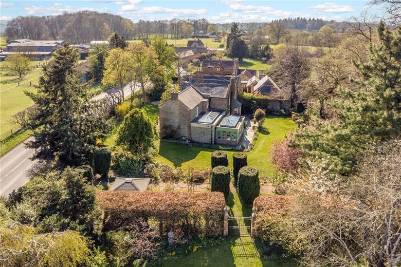 6 bedroom house, Westbrook, Bromham SN15 - Available