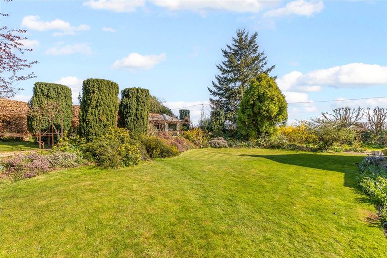 6 bedroom house, Westbrook, Bromham SN15 - Available