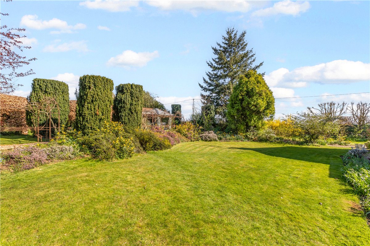 6 bedroom house, Westbrook, Bromham SN15 - Available