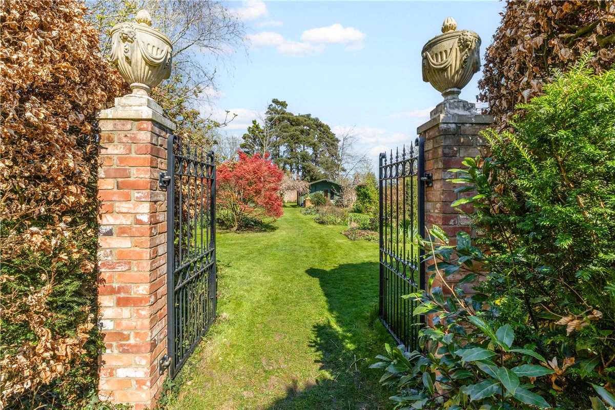 6 bedroom house, Westbrook, Bromham SN15 - Available