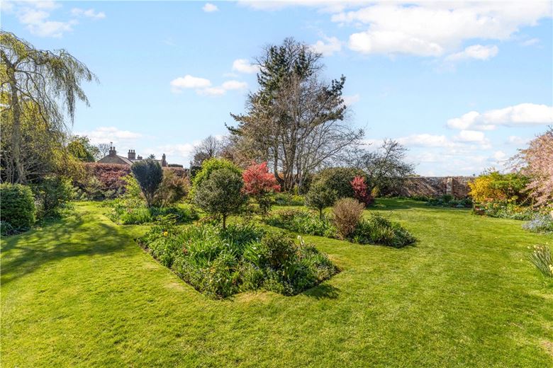 6 bedroom house, Westbrook, Bromham SN15 - Available