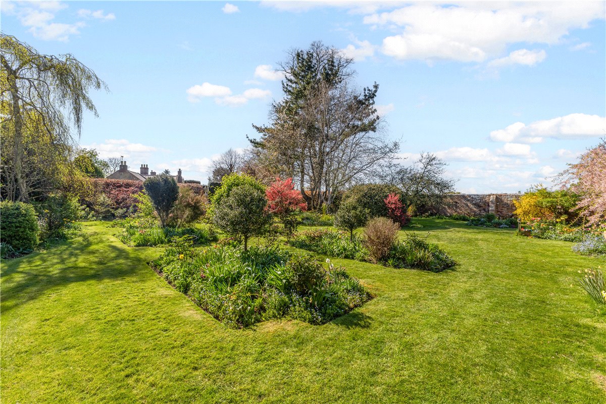 6 bedroom house, Westbrook, Bromham SN15 - Available