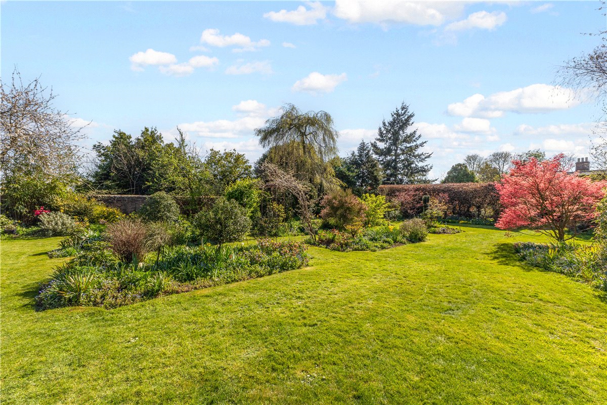 6 bedroom house, Westbrook, Bromham SN15 - Available