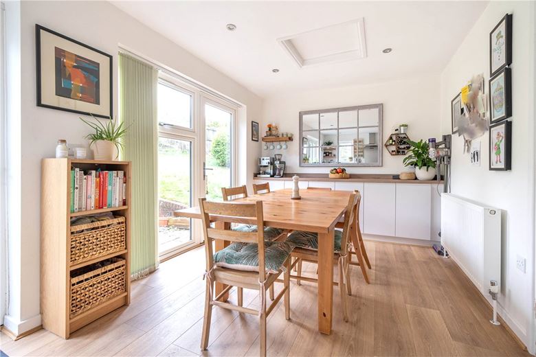 4 bedroom house, Ducks Meadow, Marlborough SN8 - Available