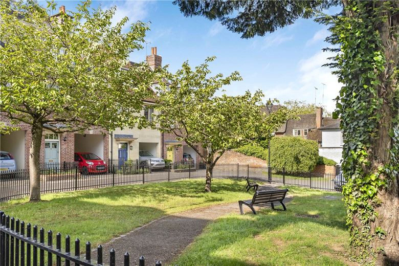 4 bedroom house, Phoenix Square, Pewsey SN9 - Available