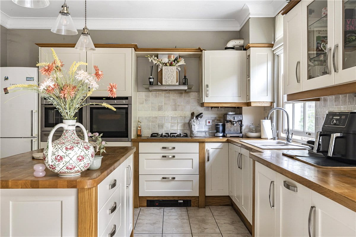 4 bedroom house, Phoenix Square, Pewsey SN9 - Available