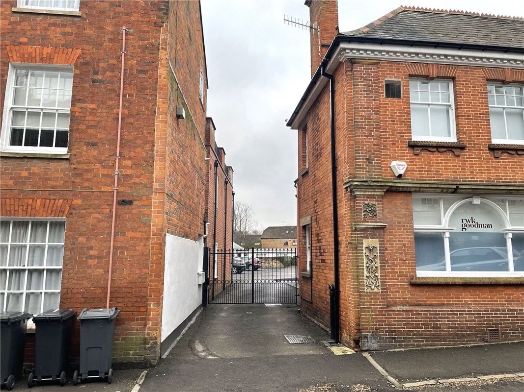  bedroom , The Parade, Marlborough SN8 - Sold STC