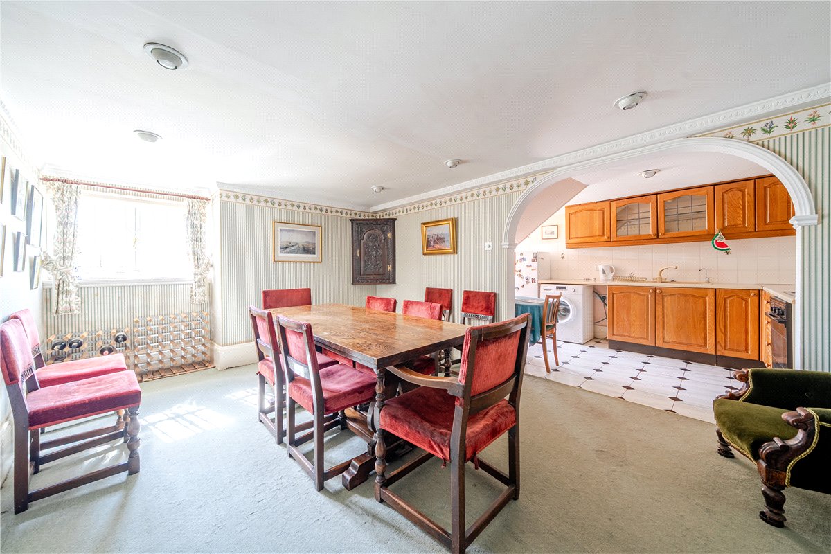 2 bedroom house, The Green, Marlborough SN8 - Available