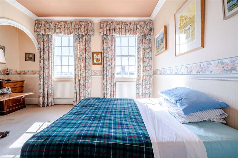 2 bedroom house, The Green, Marlborough SN8 - Available