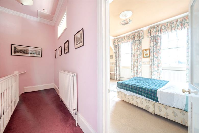2 bedroom house, The Green, Marlborough SN8 - Available