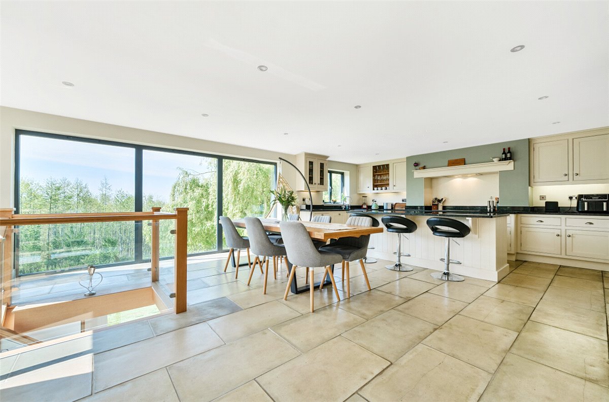 5 bedroom house, Studley Corner, Studley SN11 - Sold STC