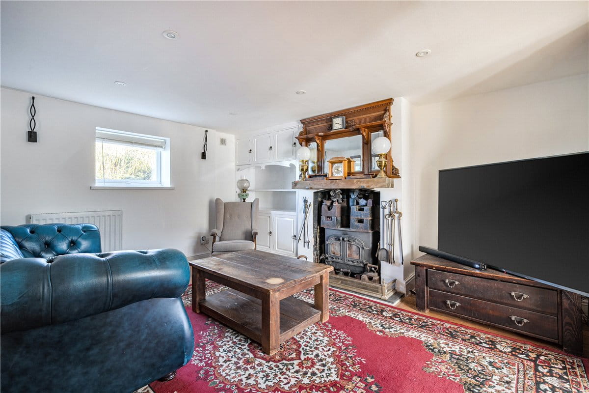 2 bedroom cottage, Broad Street, Beechingstoke SN9 - Available