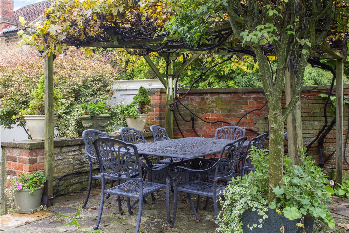 6 bedroom house, The Green, Calne SN11 - Sold