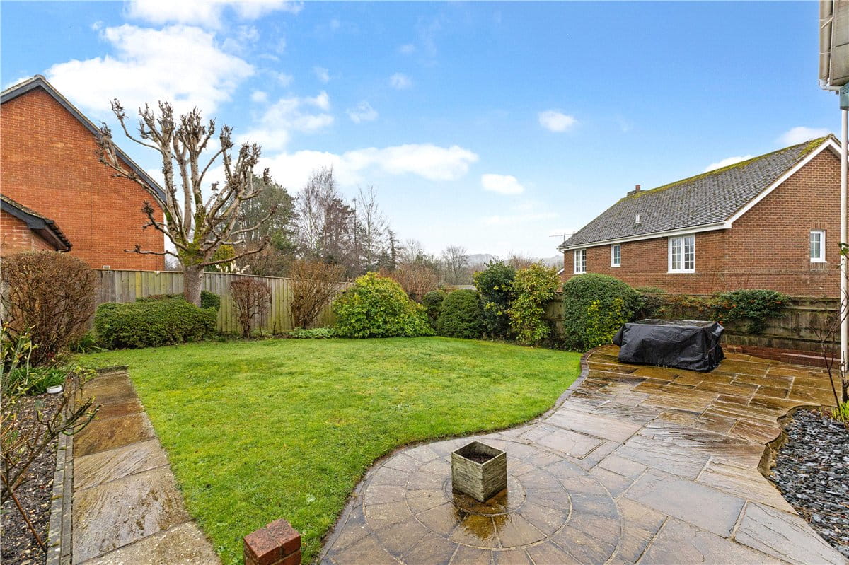 4 bedroom house, Davies Close, Marlborough SN8 - Available