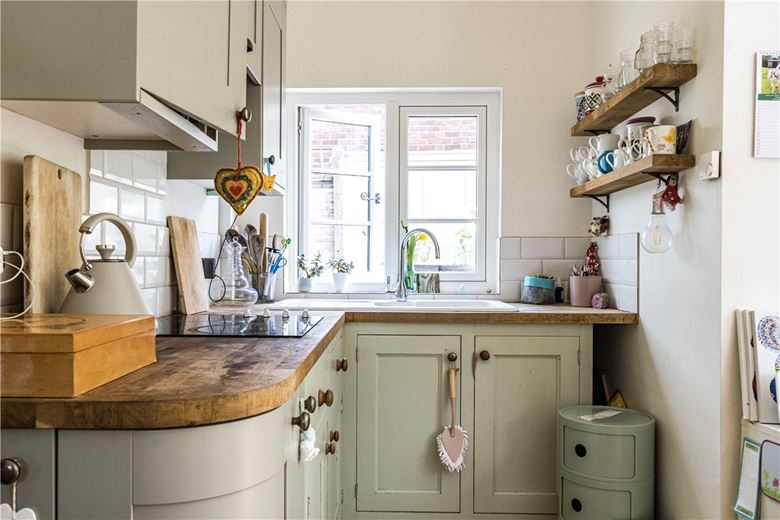 2 bedroom house, High Street, Manton SN8 - Available