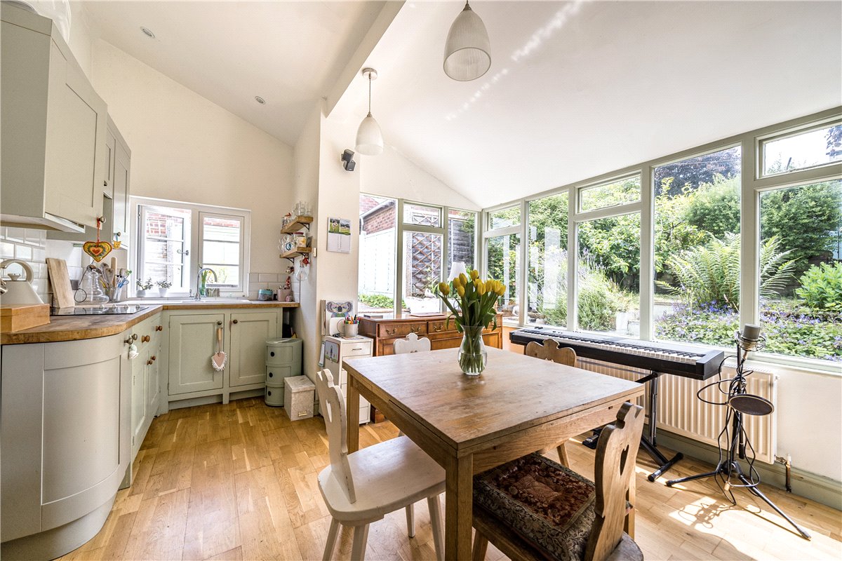 2 bedroom house, High Street, Manton SN8 - Available