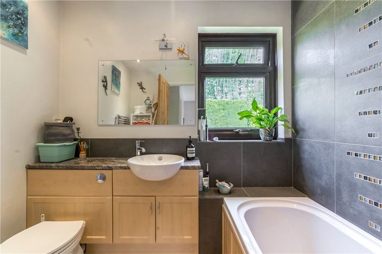 4 bedroom house, Hughes Close, Marlborough SN8 - Available