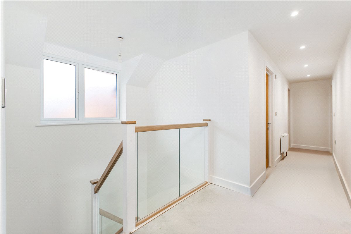 5 bedroom house, Manor Road, Sherborne St. John RG24 - Available