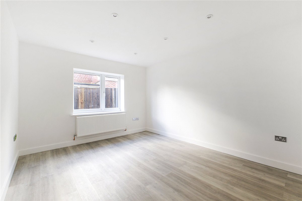 5 bedroom house, Manor Road, Sherborne St. John RG24 - Available