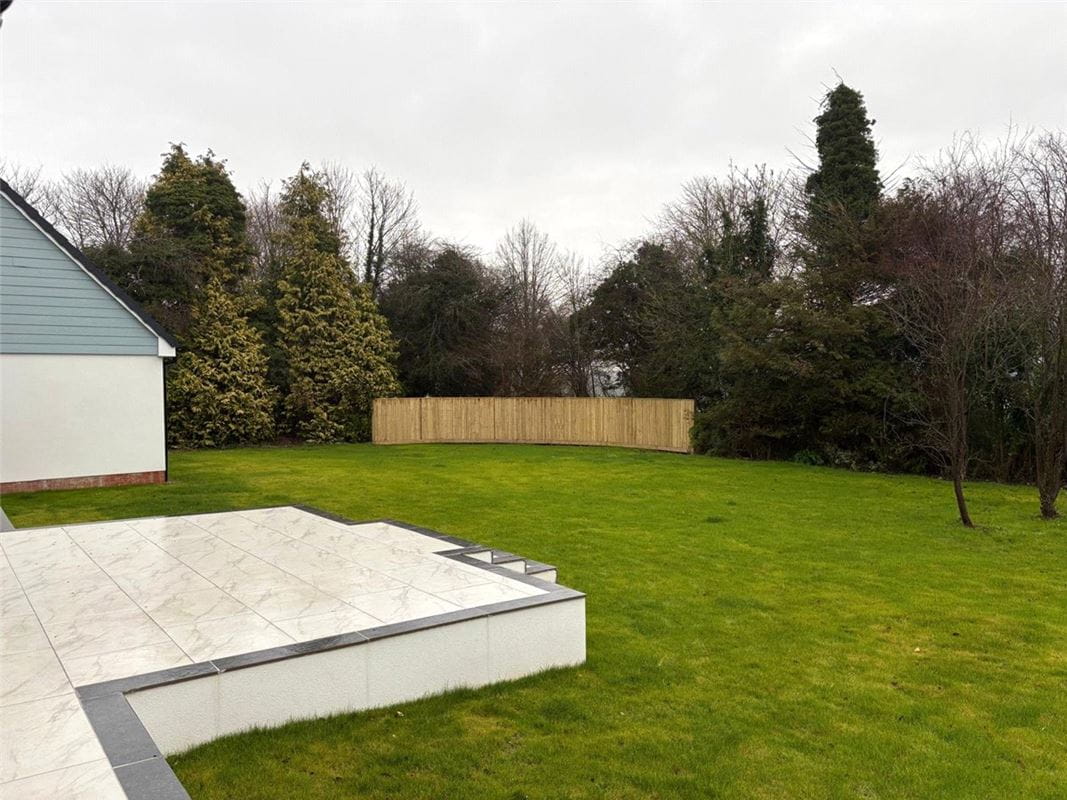 5 bedroom house, Manor Road, Sherborne St. John RG24 - Available