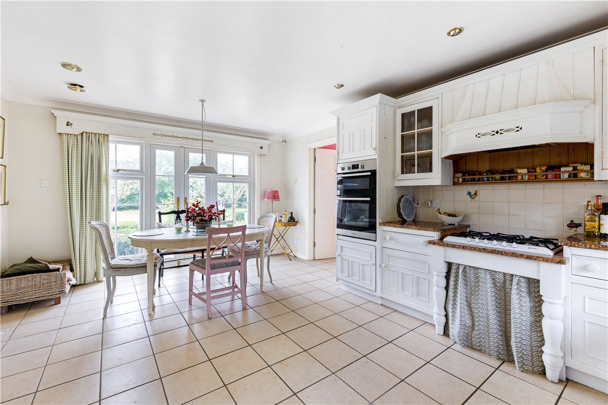 5 bedroom house, Honeystreet, Pewsey SN9 - Available