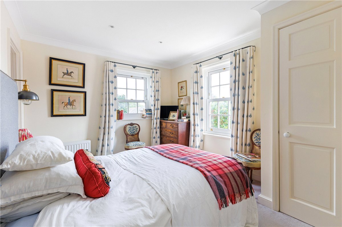 5 bedroom house, Honeystreet, Pewsey SN9 - Available