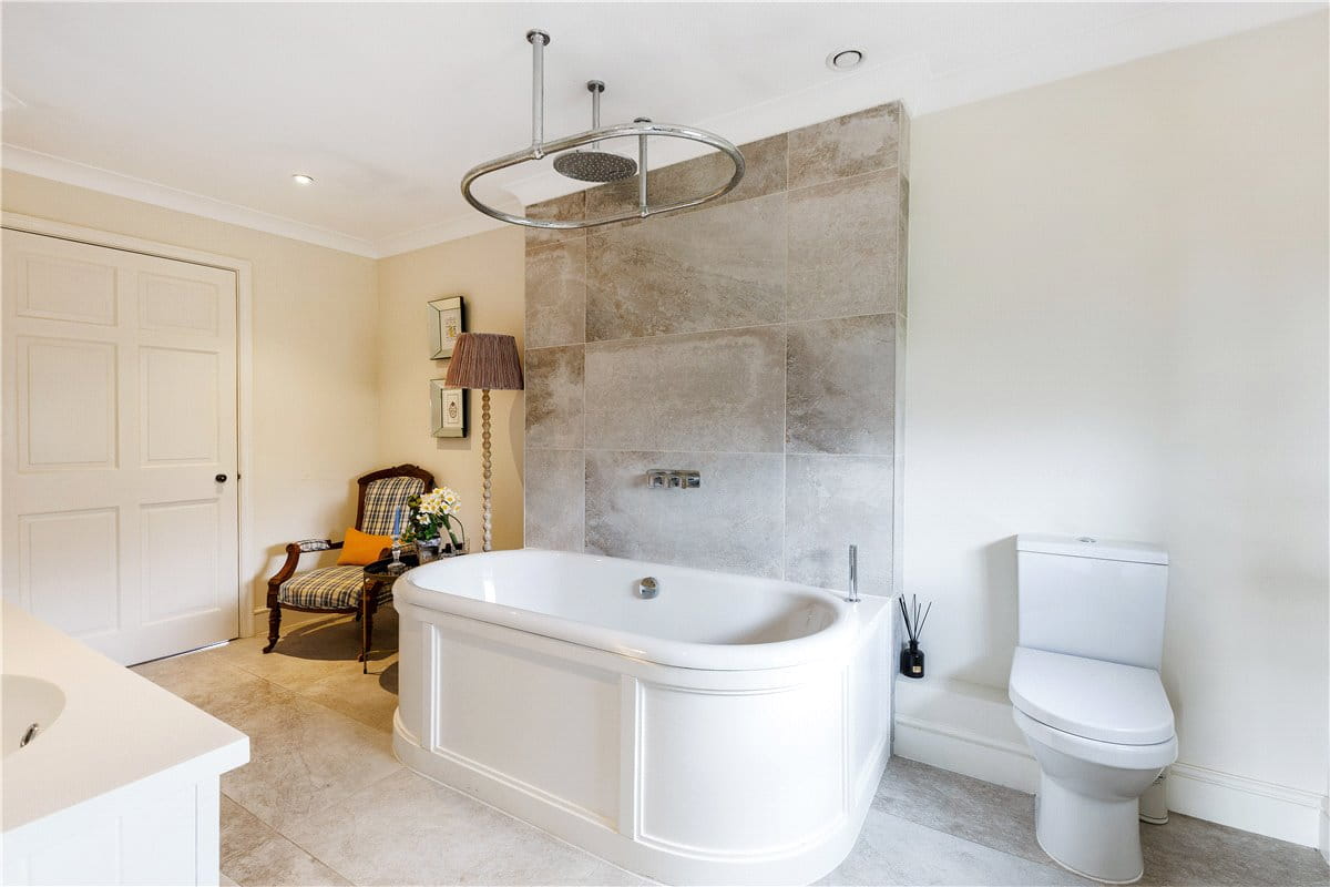 5 bedroom house, Honeystreet, Pewsey SN9 - Available