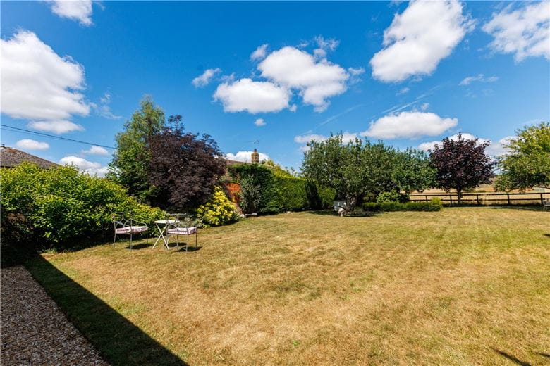 5 bedroom house, Honeystreet, Pewsey SN9 - Available