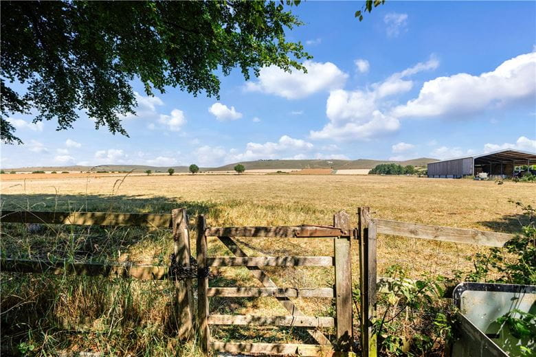 5 bedroom house, Honeystreet, Pewsey SN9 - Available