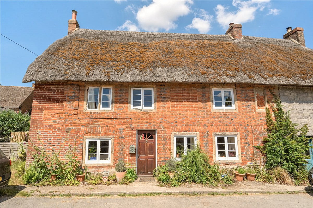 3 bedroom house, East Kennett, Marlborough SN8 - Available