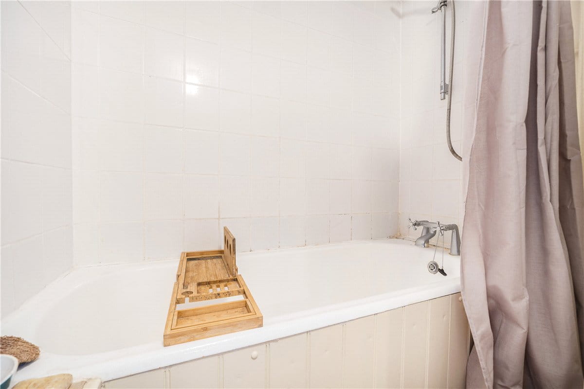 3 bedroom house, East Kennett, Marlborough SN8 - Available