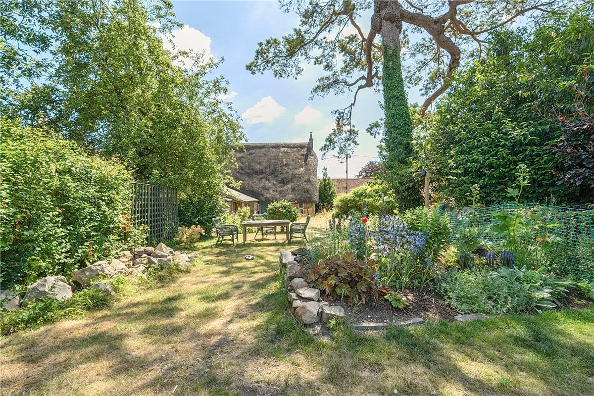 3 bedroom house, East Kennett, Marlborough SN8 - Available