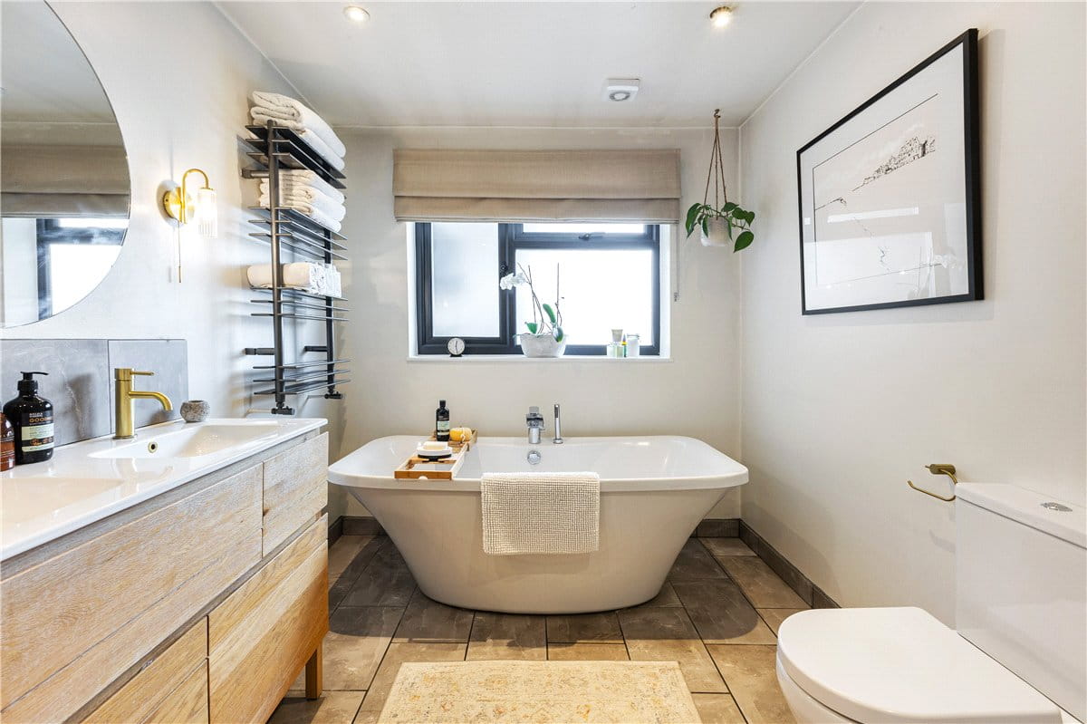 4 bedroom house, Blowhorn Street, Marlborough SN8 - Available