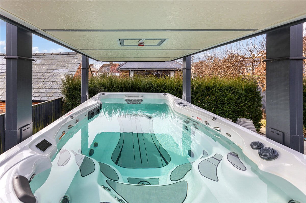 4 bedroom house, Blowhorn Street, Marlborough SN8 - Available