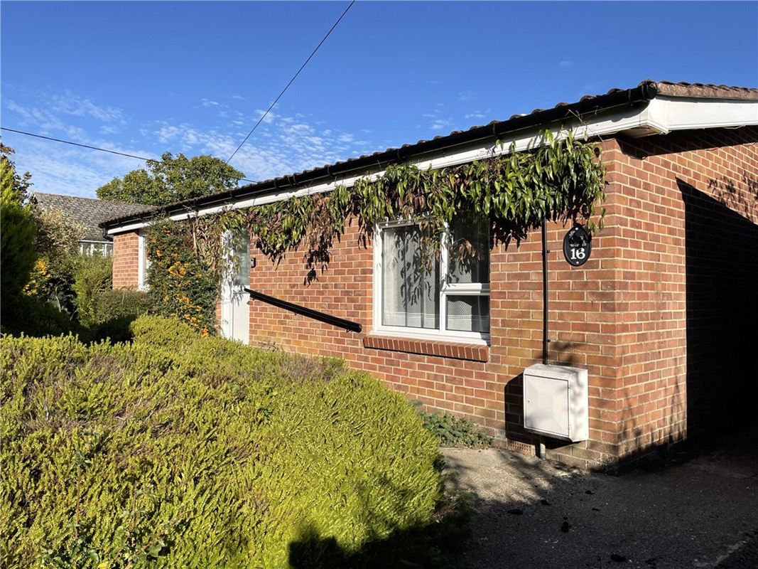 2 bedroom bungalow, Manton Close, Manton SN8 - Available